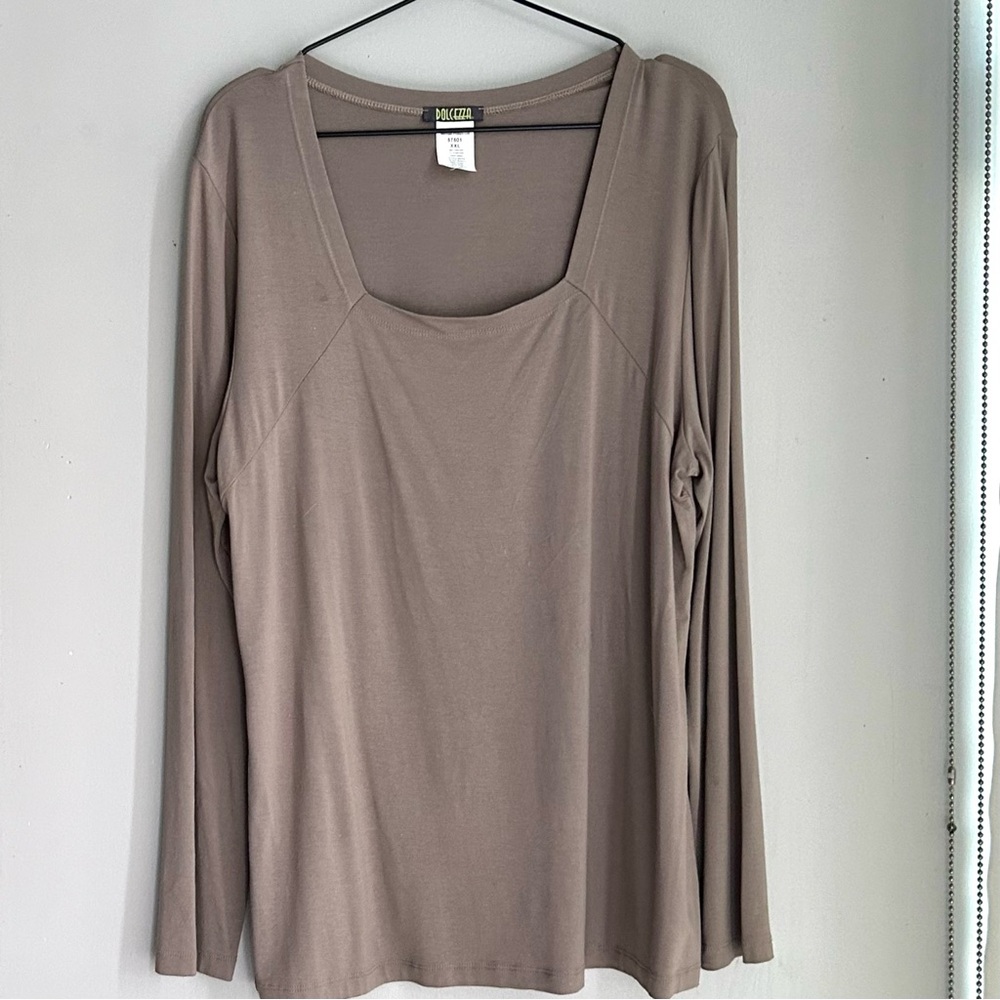 DOLCEZZA long sleeve knit top/ square neckline